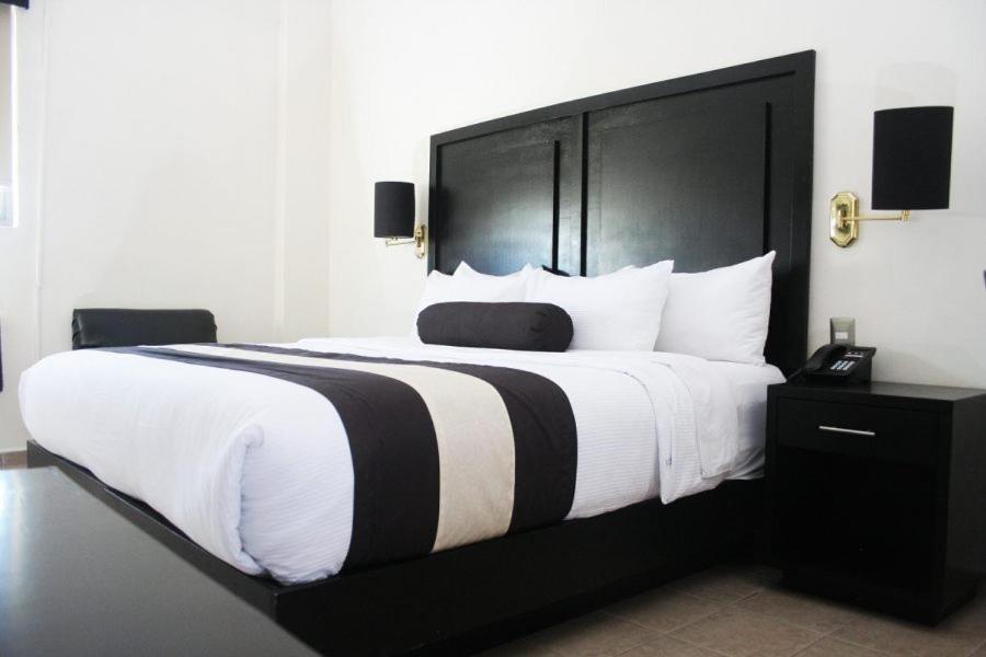 Hotel El Camino Inn & Suites Reynosa Exterior foto